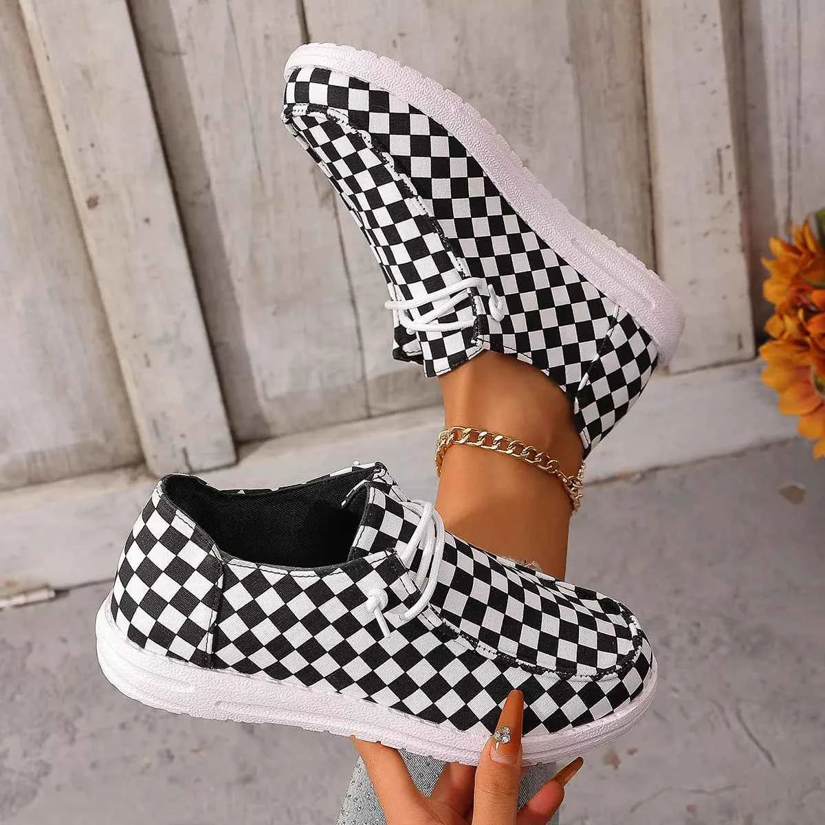 Checkerboard Pattern Casual Sneakers