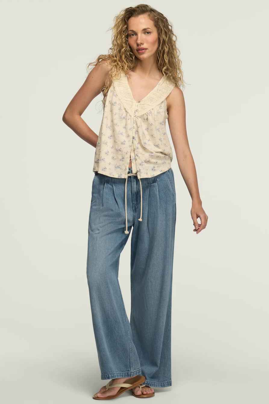 [157876-100] WOMENS LUCKY BRAND LACE YOKE V NECK TOP - CREAM FLORAL
