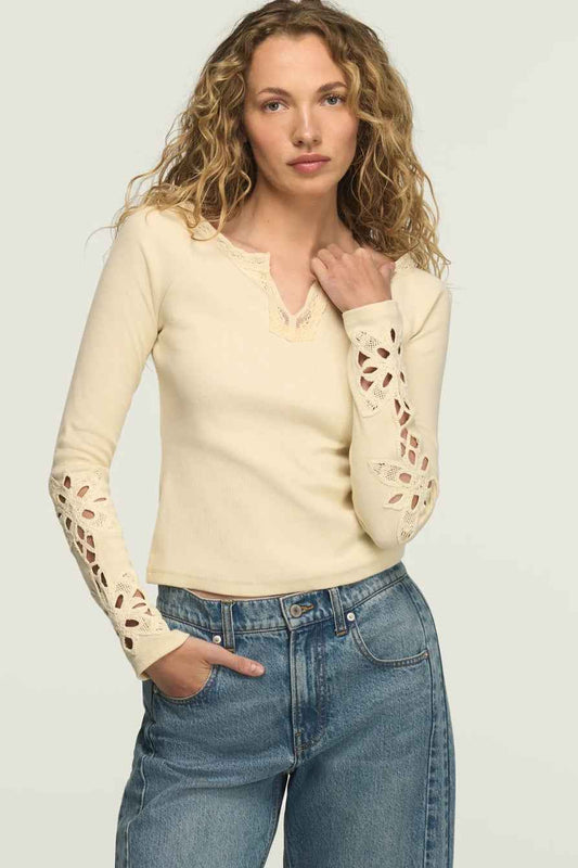 [162137-100] WOMENS LUCKY BRAND LACE NOTCH NECK FITTED TOP - CREAM