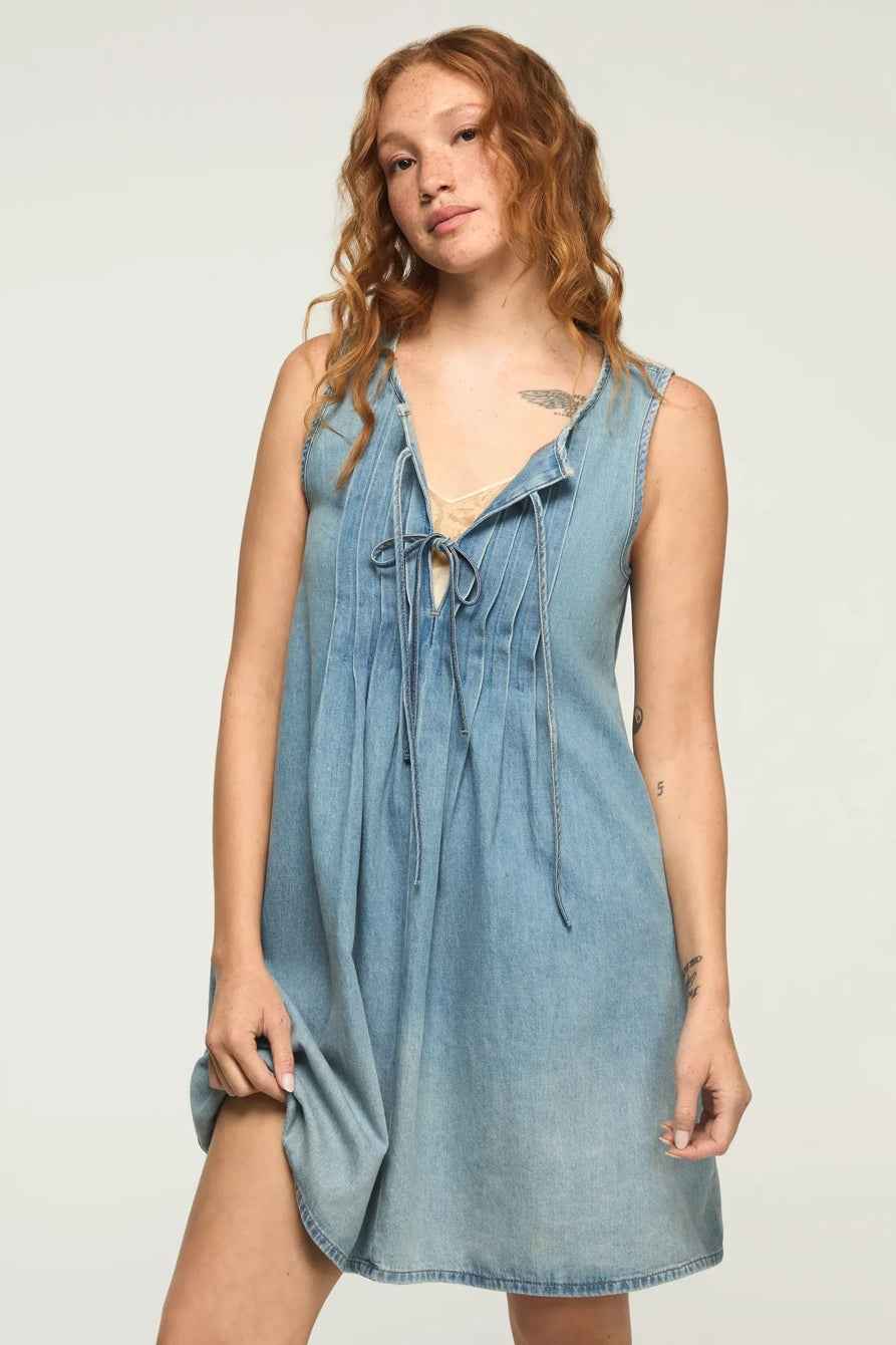 [163329-040] WOMENS LUCKY BRAND PLEATED DENIM MINI DRESS - NICE OUT WASH