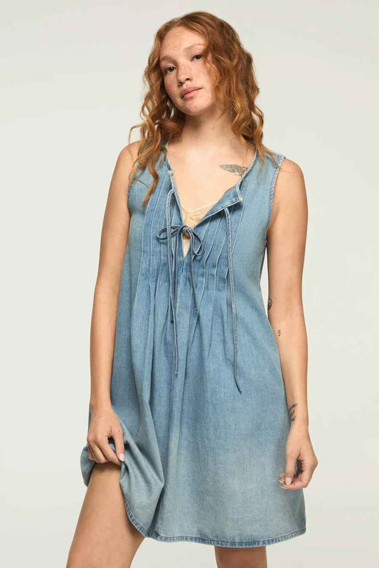 [163329-040] WOMENS LUCKY BRAND PLEATED DENIM MINI DRESS - NICE OUT WASH