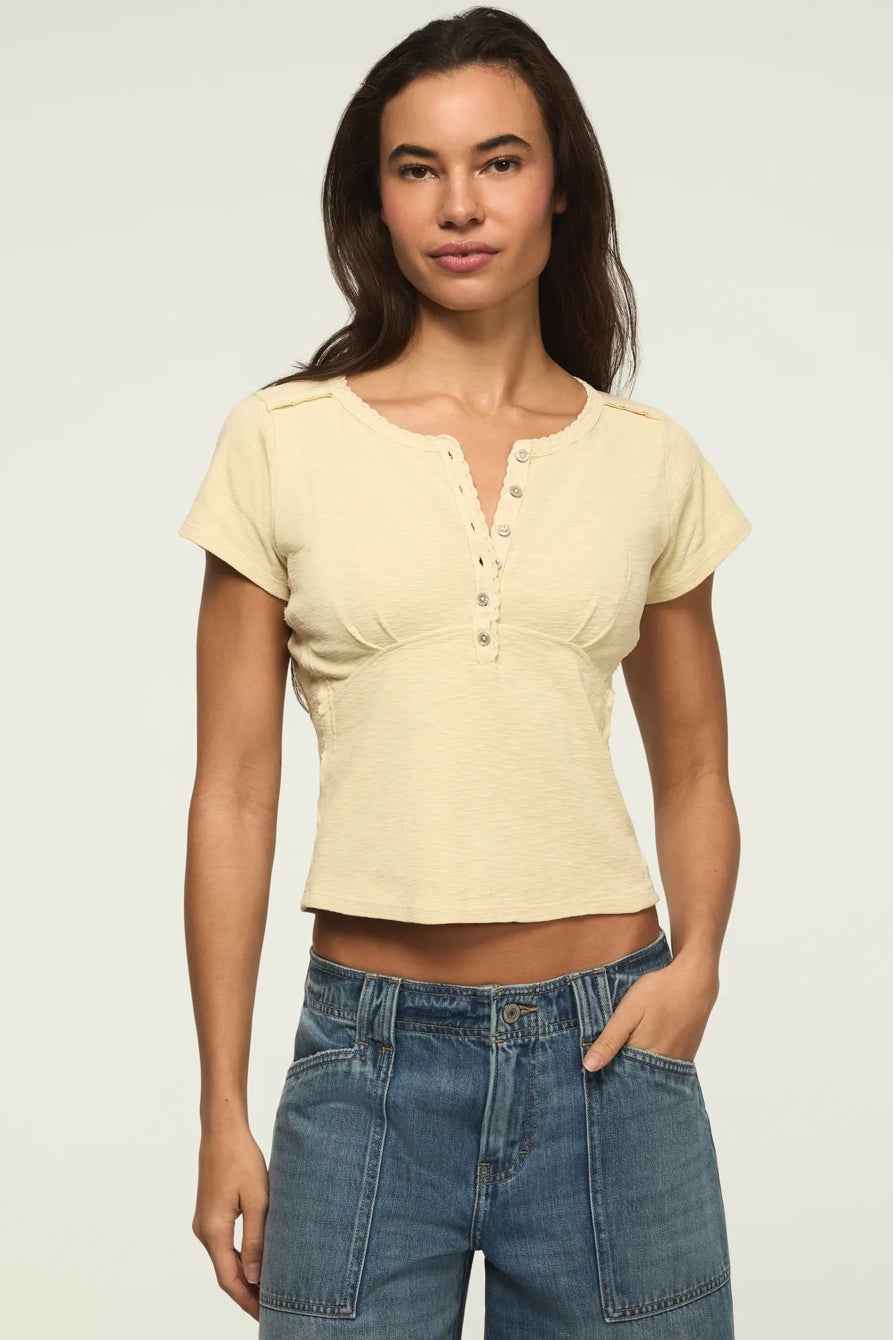 [167405-750] WOMENS LUCKY BRAND CROCHET TRIM SHORT SLEEVE HENLEY - LEMON ICING