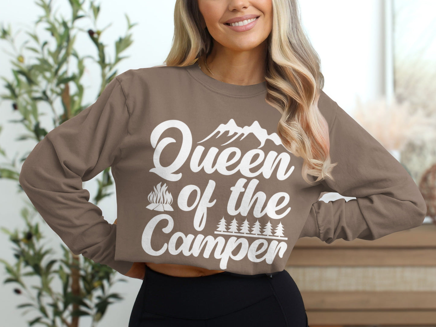 Queen of the Camper Great Outdoors Enthusiast Long Sleeve T-Shirt