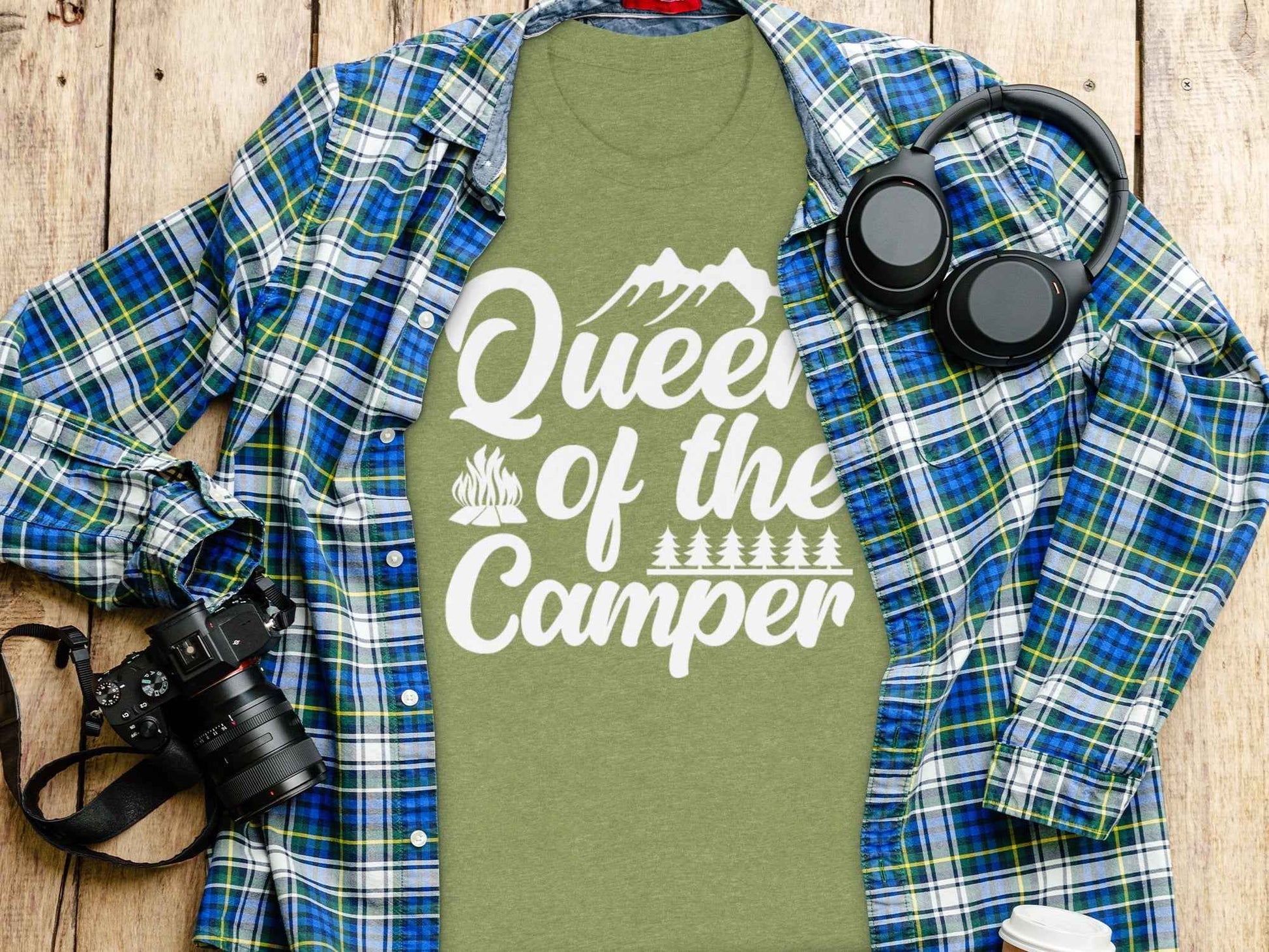 Queen of the Camper Graphic Print Camping Lover T-Shirt