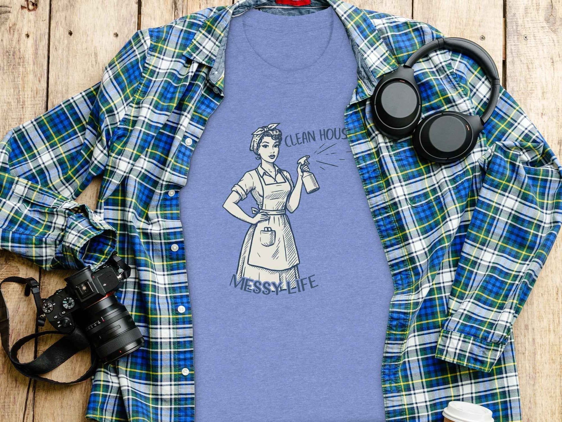 Clean House Messy Life Funny Housewife Humor Design T-Shirt