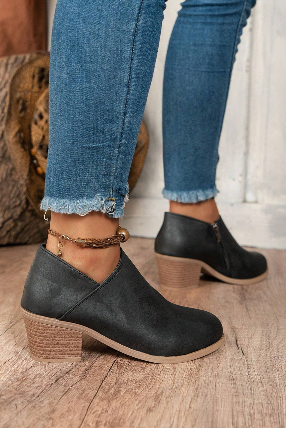 Tulip Opening Suede Ankle Boots