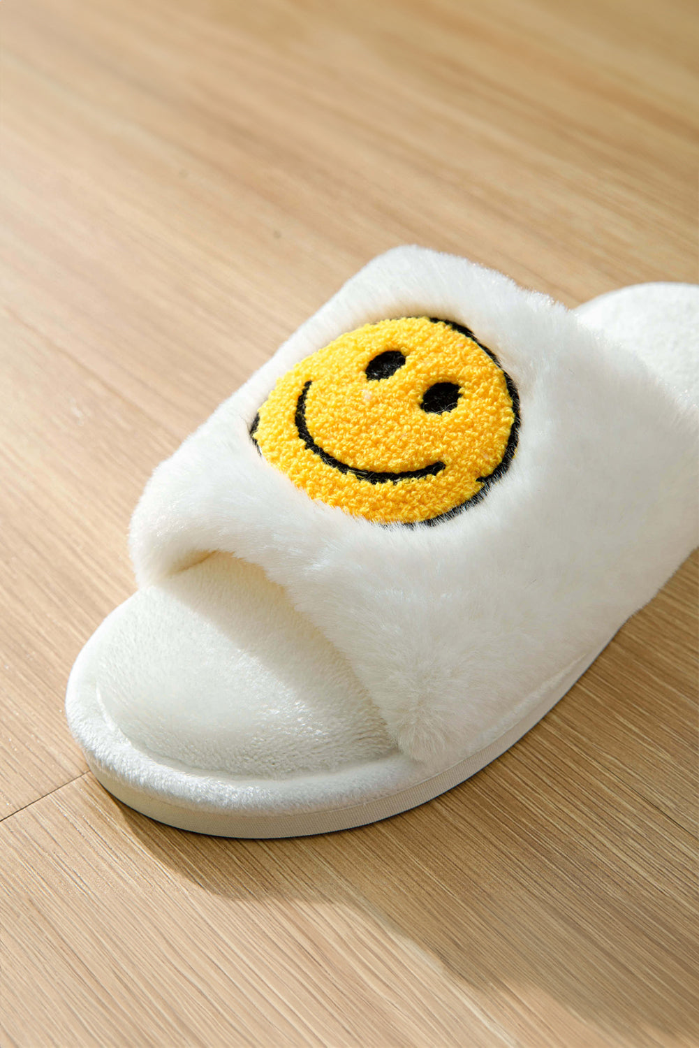 Smile Emoji Graphic Plush Home Slippers