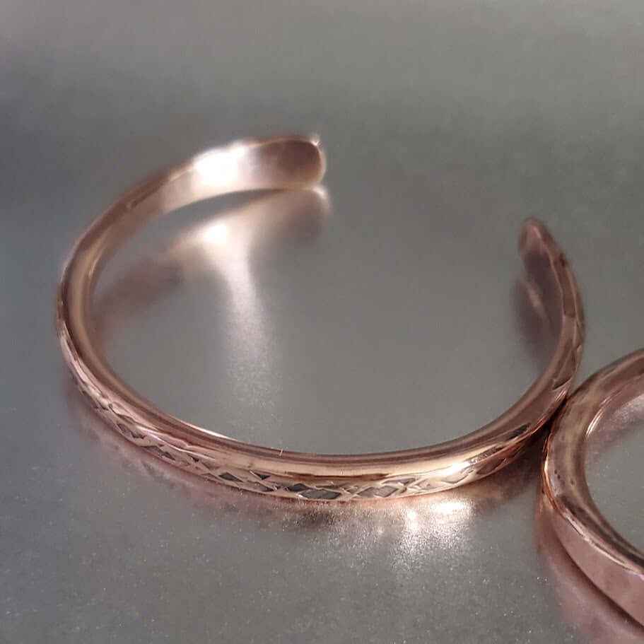 Handmade 2 ounce 6 Gauge Copper Hammered BIGGA Bangle