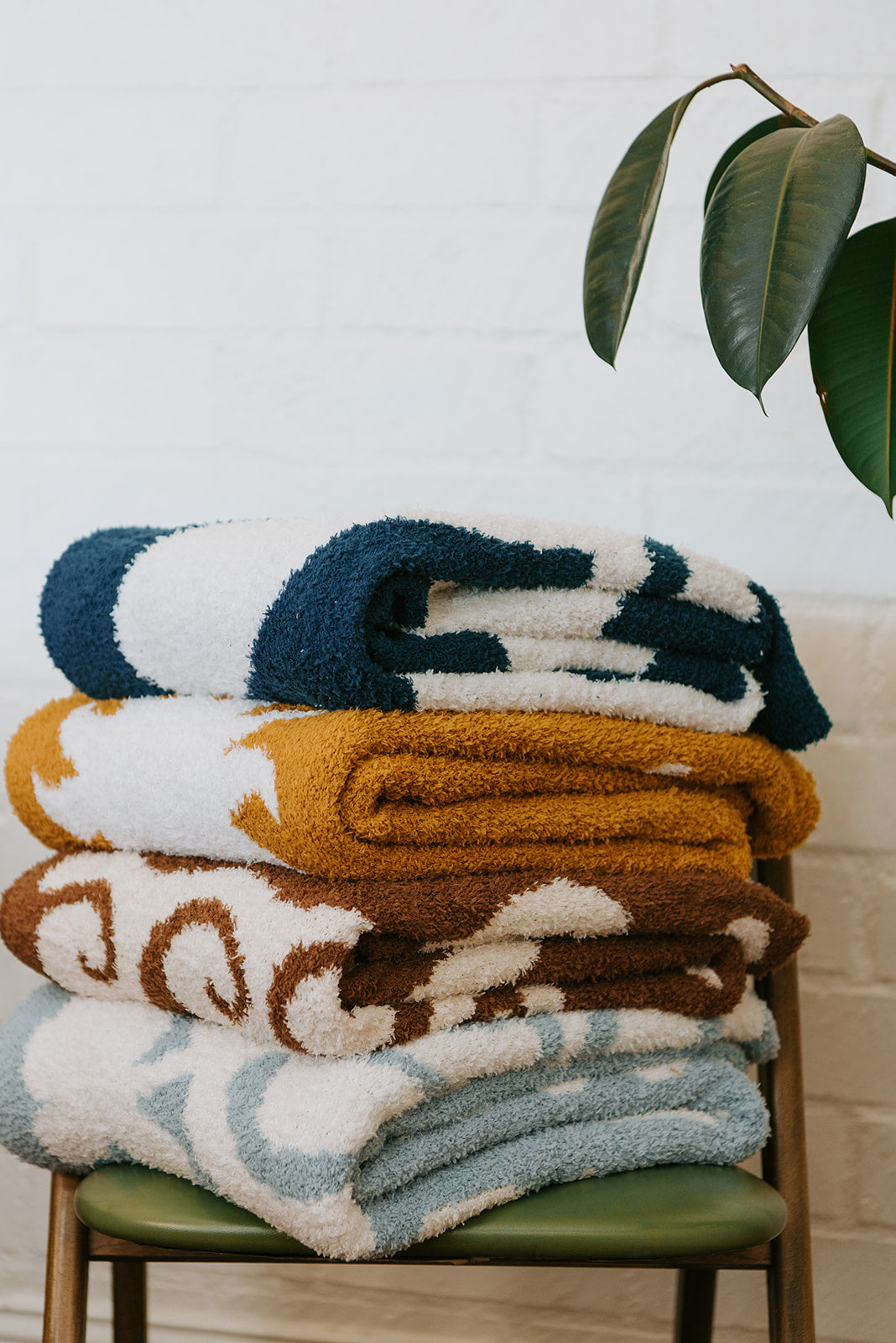 Hanalei Plush Throw - Mocha & Cream