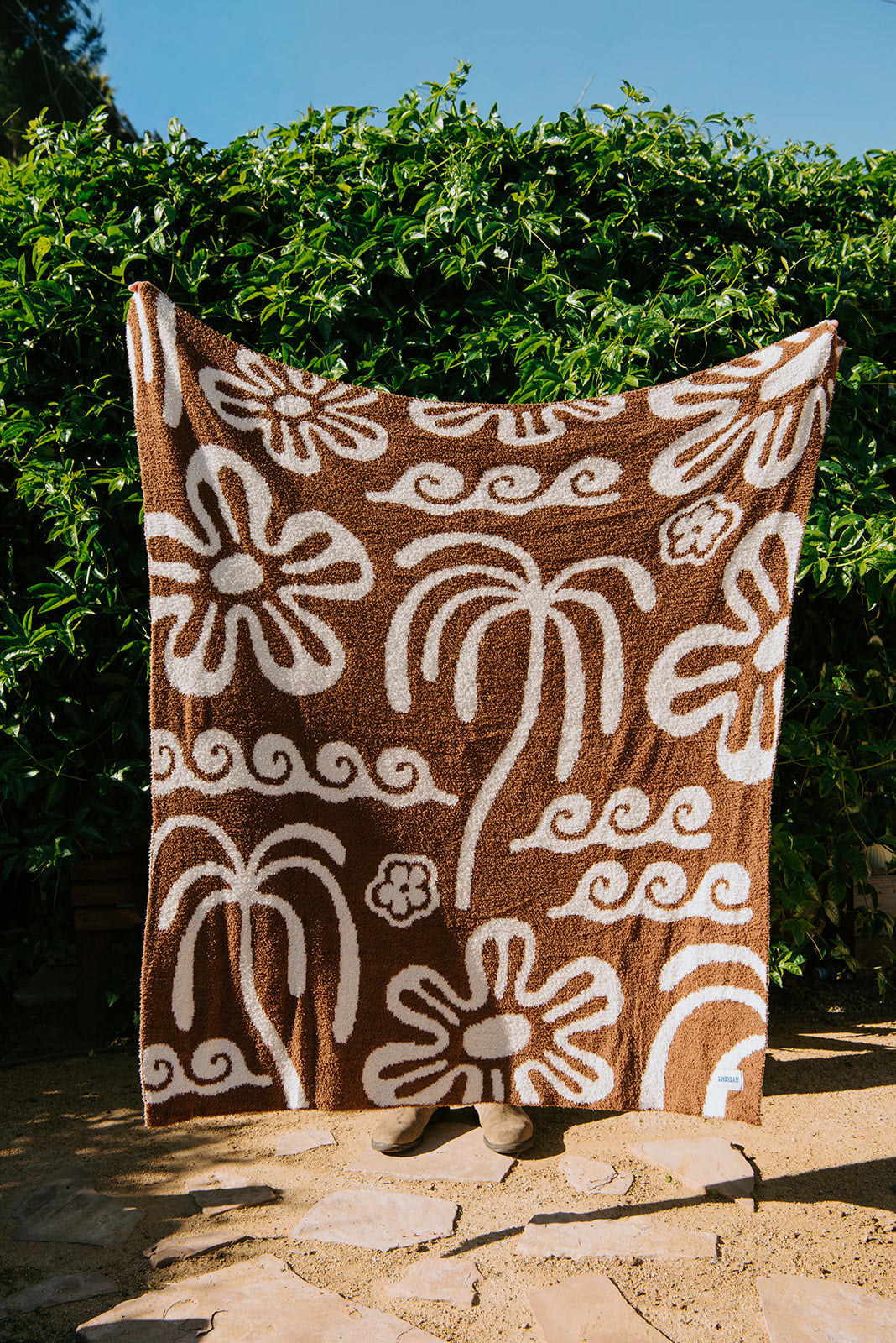 Hanalei Plush Throw - Mocha & Cream